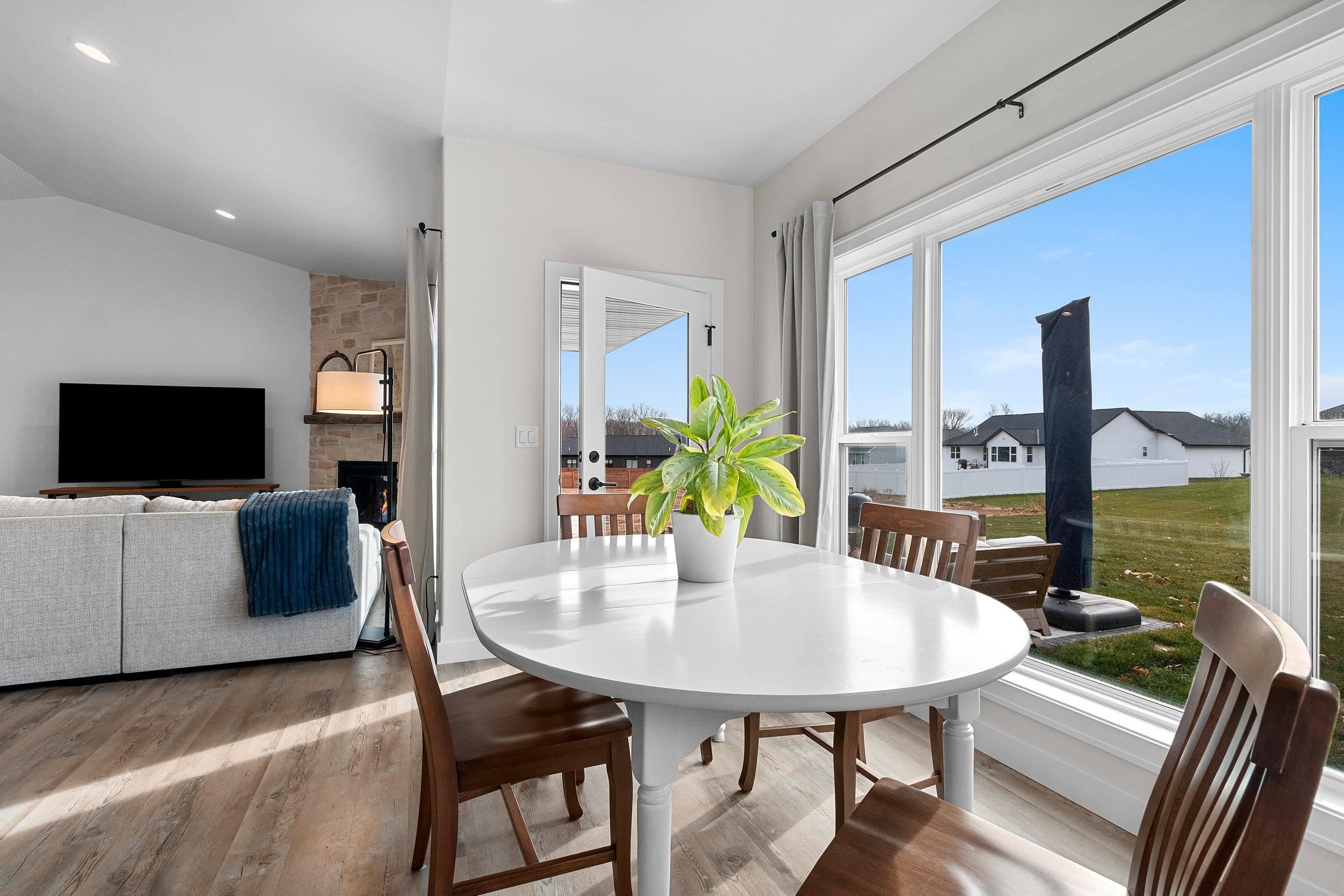 2652 Chambers Crossing Suamico, WI 54313 - Photo 12 of 49