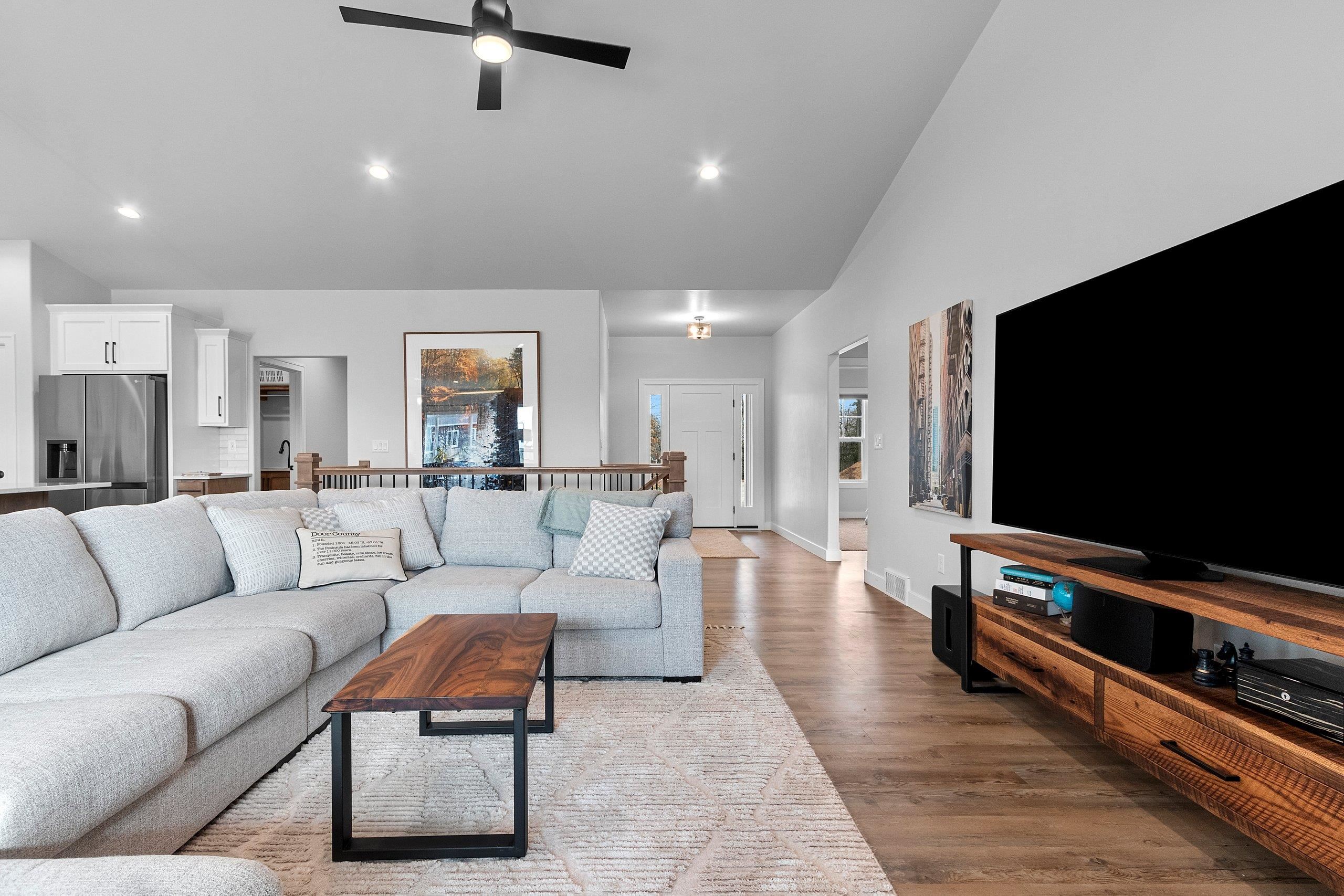 2652 Chambers Crossing Suamico, WI 54313 - Photo 3 of 49