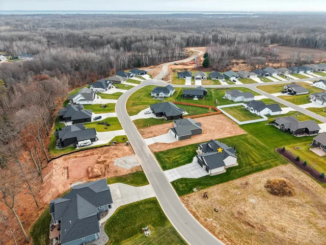 $599,900 | 2652 Chambers Crossing, Suamico, WI 54313