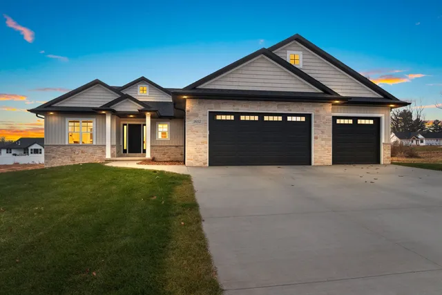 $599,900 | 2652 Chambers Crossing, Suamico, WI 54313