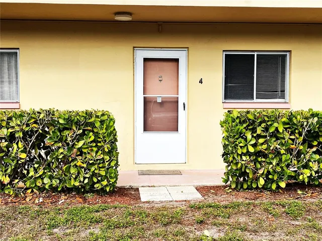 $1,200 | 2003 Greenbriar Boulevard, Unit 4, Clearwater, FL 33763