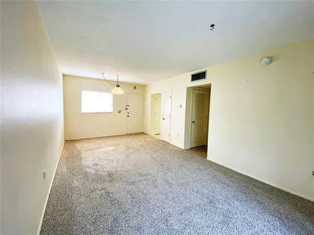 $1,200 | 2003 Greenbriar Boulevard, Unit 4, Clearwater, FL 33763