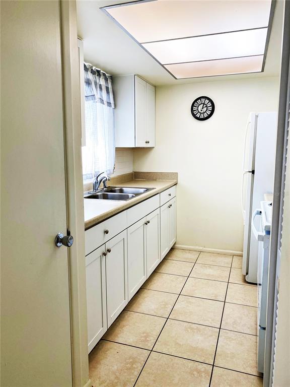 2003 Greenbriar Boulevard, Unit 4 Clearwater, FL 33763 - Photo 5 of 13