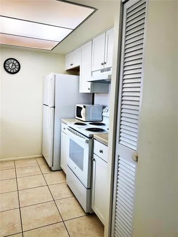 $1,200 | 2003 Greenbriar Boulevard, Unit 4, Clearwater, FL 33763