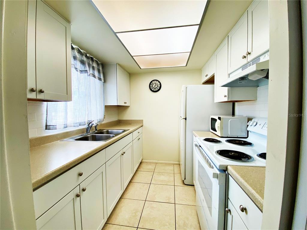 2003 Greenbriar Boulevard, Unit 4 Clearwater, FL 33763 - Photo 7 of 13