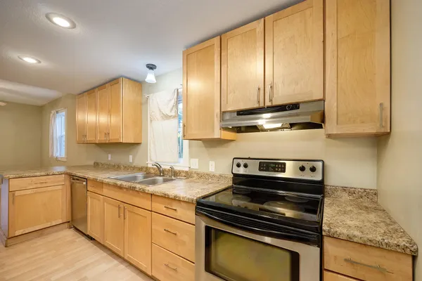 $2,025 | 2327 Cole Avenue Southeast, Unit A, Minneapolis, MN 55414