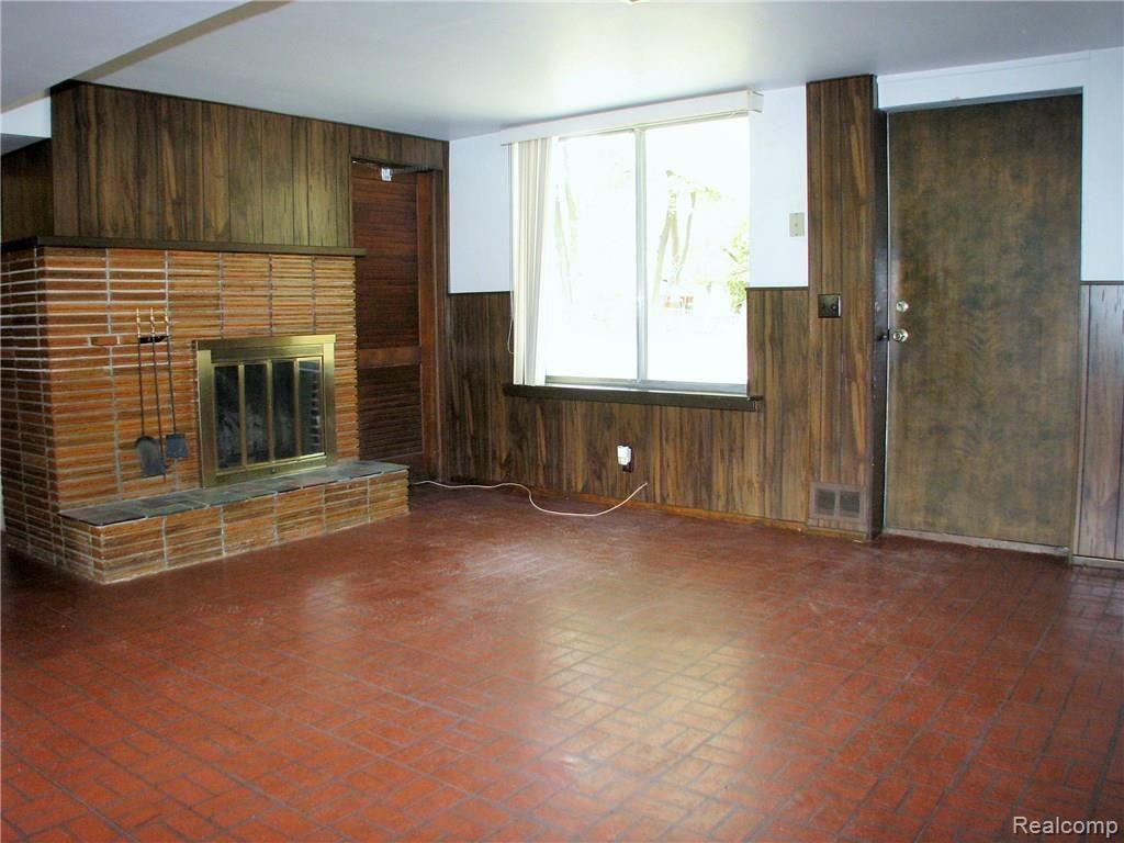 2089 Highfield Road Waterford, MI 48329 - Photo 13 of 20 IMG_9736.JPG