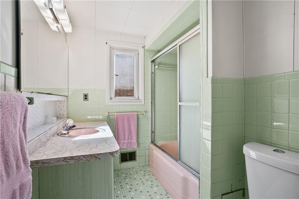 72 Frazier Avenue McKees Rocks, PA 15136 - Photo 21 of 27