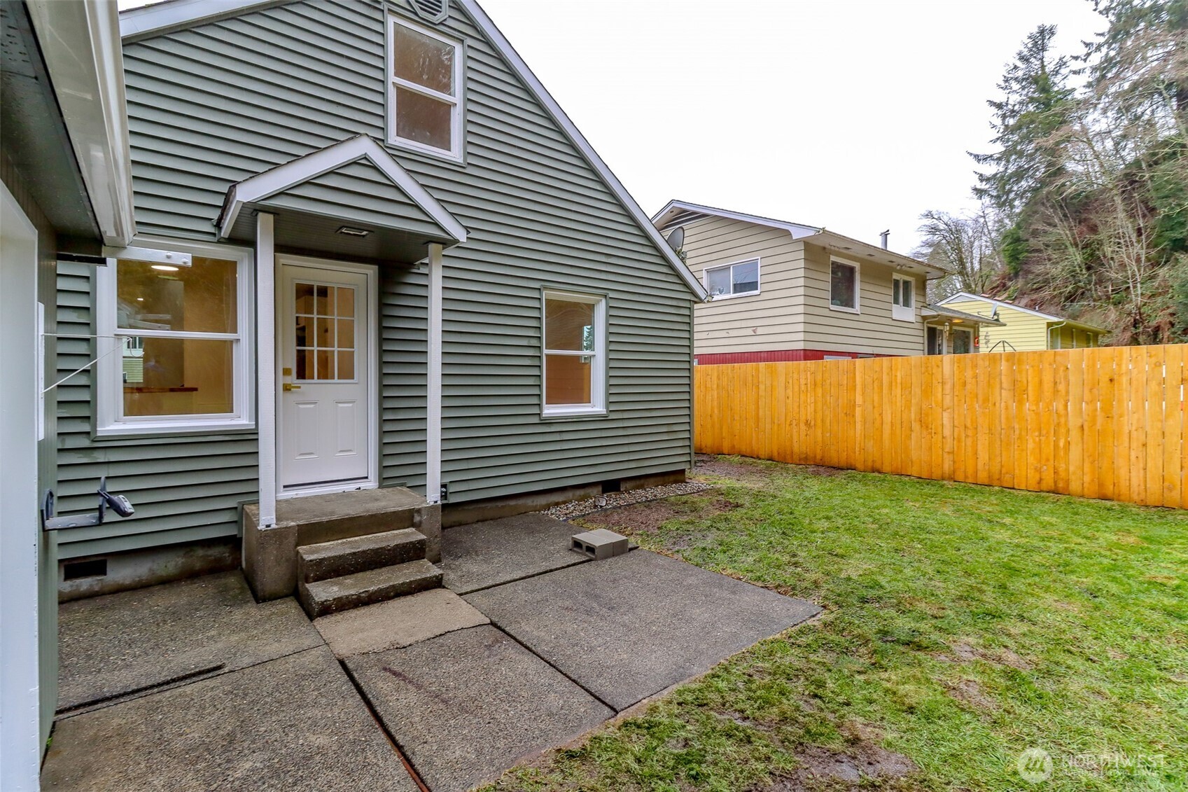 2115 Cherry Street Hoquiam, WA 98550 - Photo 26 of 31 a backyard of a house