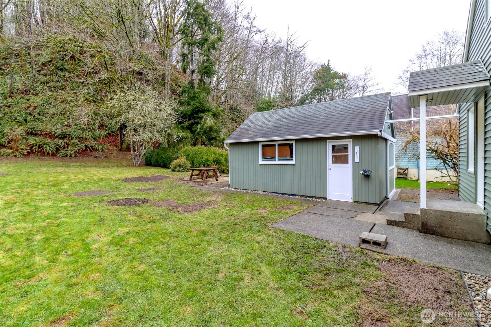 2115 Cherry Street Hoquiam, WA 98550 - Photo 27 of 31 a house view with a backyard space