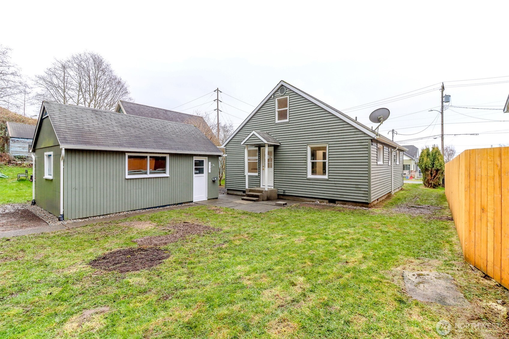 2115 Cherry Street Hoquiam, WA 98550 - Photo 31 of 31 a view of a house with backyard