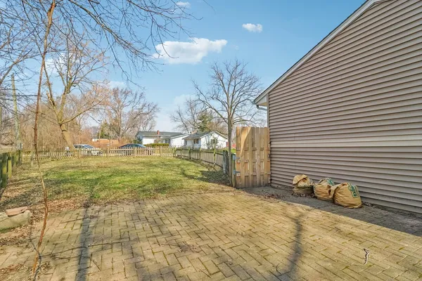 a view of backyard of the house
