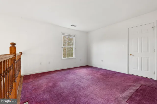 a view of empty room with window