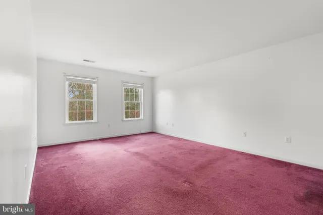a view of entryway front of a house