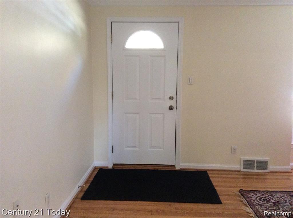 4407 Samoset Road Royal Oak, MI 48073 - Photo 10 of 36 10.jpg