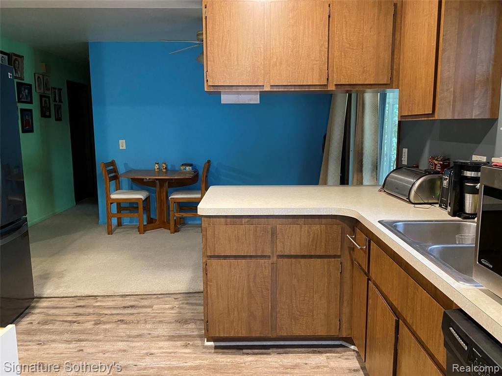 1641 Scott Lake Road Waterford, MI 48328 - Photo 4 of 20