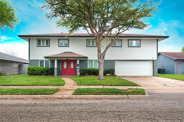 $359,900 | 1129 Alexandria Drive, Corpus Christi, TX 78412