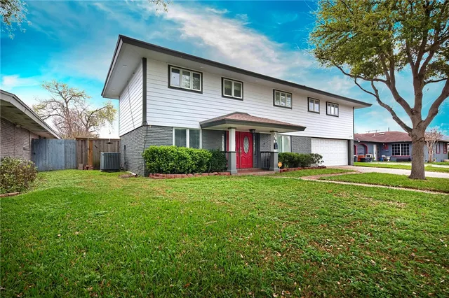 $359,900 | 1129 Alexandria Drive, Corpus Christi, TX 78412
