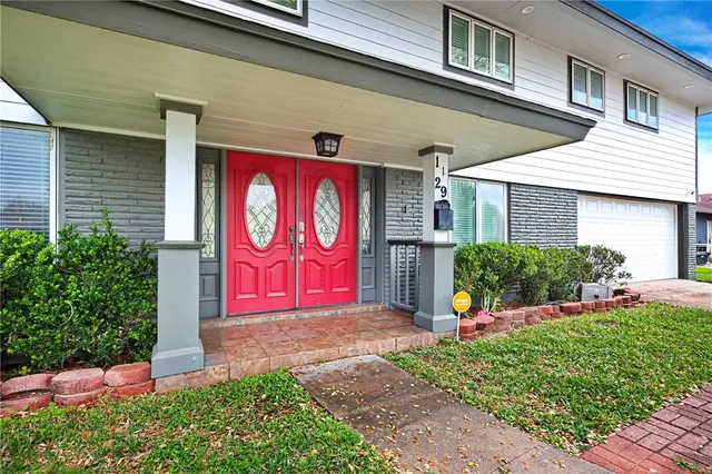 $359,900 | 1129 Alexandria Drive, Corpus Christi, TX 78412