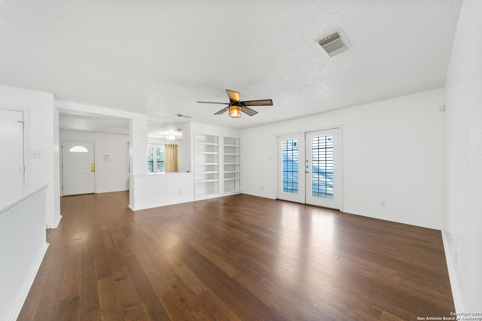 6820 Flatstone Pass Converse, TX 78109 - Photo 8 of 26