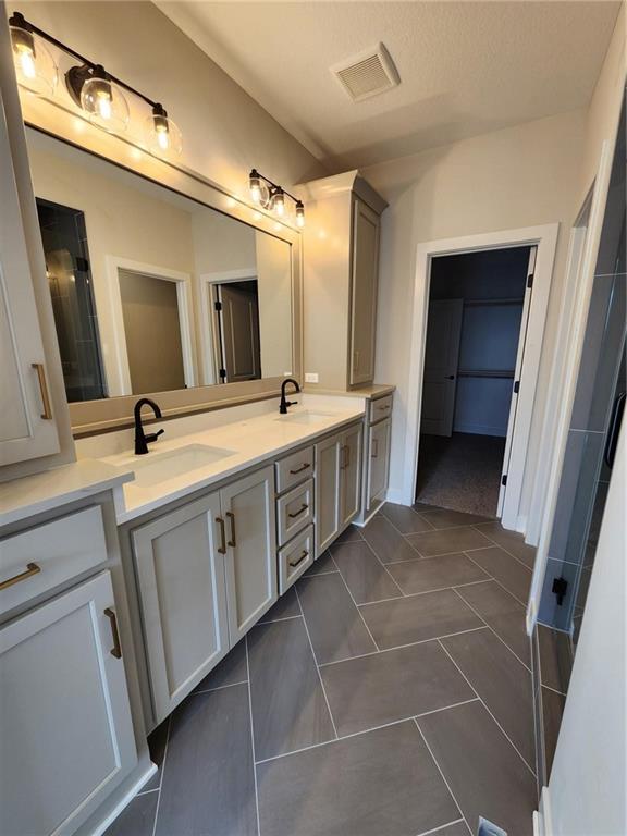 11544 North Olathe View Road Olathe, KS 66061 - Photo 10 of 49