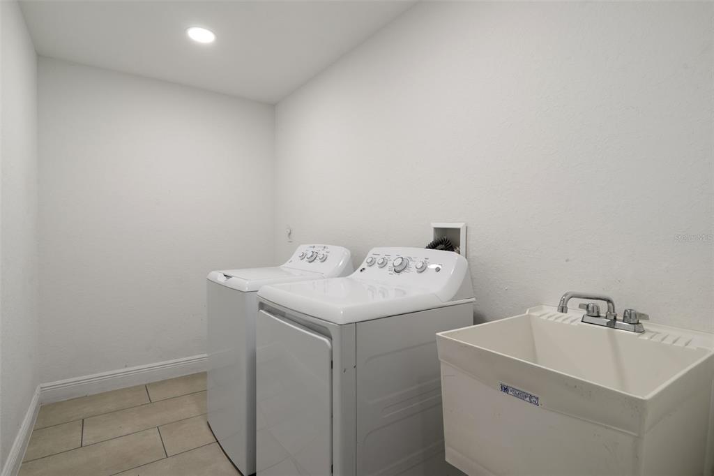 5106 Pacific Avenue Spring Hill, FL 34606 - Photo 19 of 23 a utility room with dryer and washer