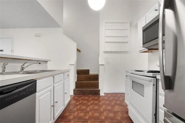 $1,350 | 13215 Emily Road, Unit 2207, Dallas, TX 75240