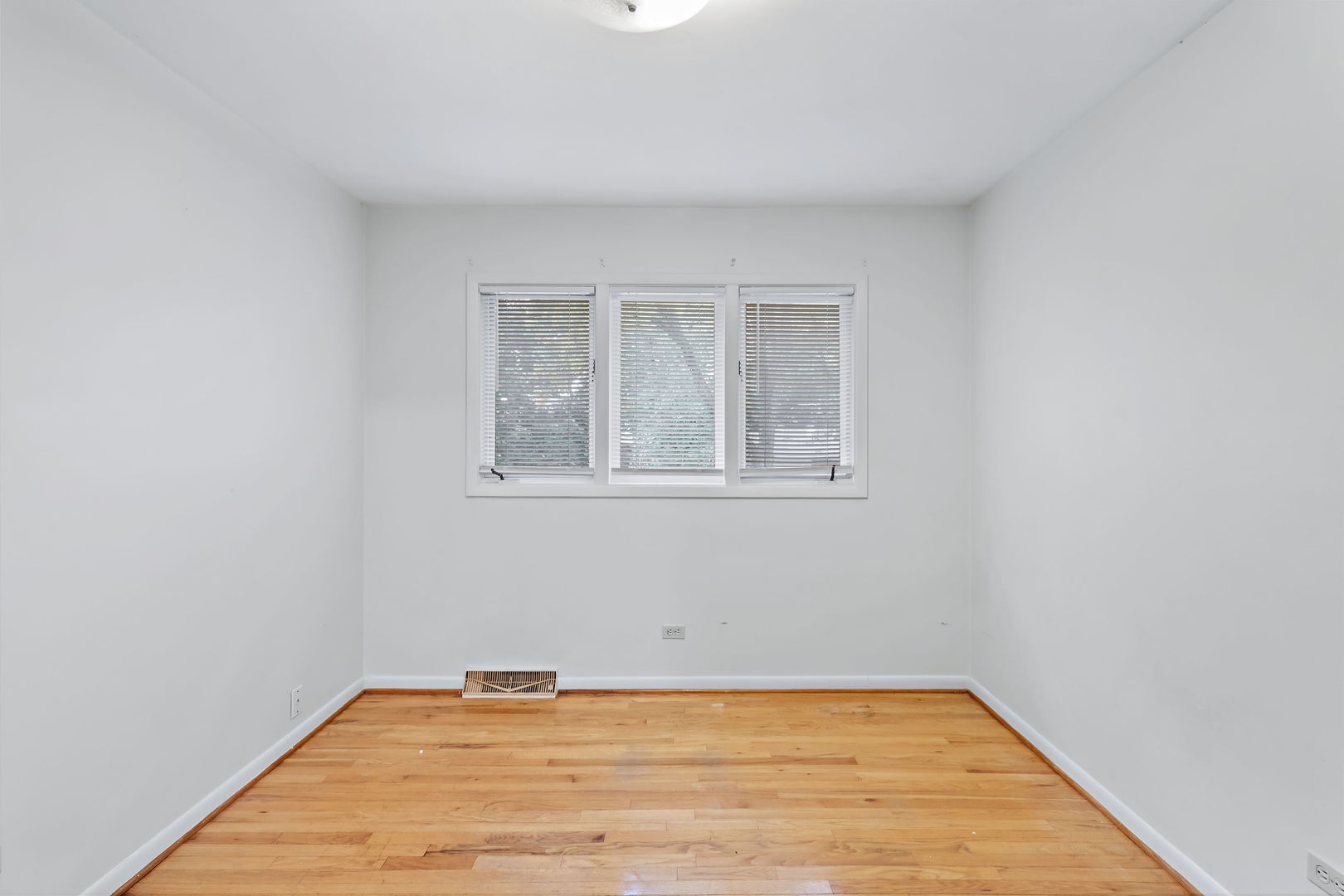 18807 Delta Road Homewood, IL 60430 - Photo 12 of 16 a view of empty room with wooden floor