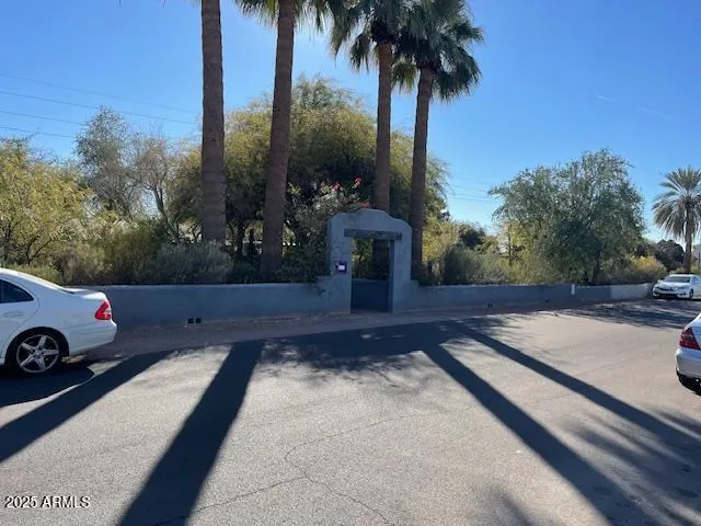 $995,000 | 4741 East Oak Street, Phoenix, AZ 85008