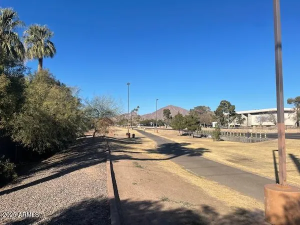 $945,000 | 4741 East Oak Street, Phoenix, AZ 85008