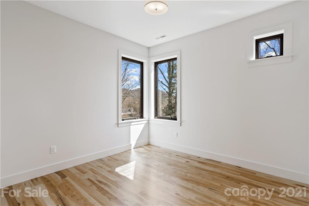 143 Chatham Road Asheville, NC 28804 - Photo 17 of 37 Gallery Image 17
