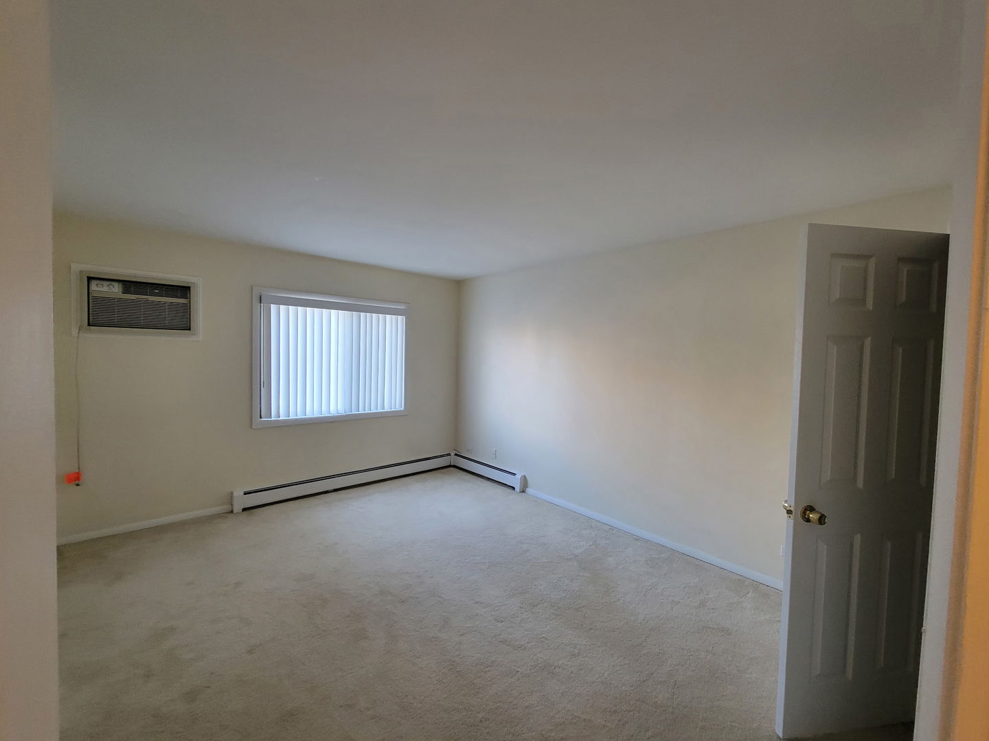 10423 Dearlove Road, Unit 2 Glenview, IL 60025 - Photo 4 of 14 Gallery Image 4