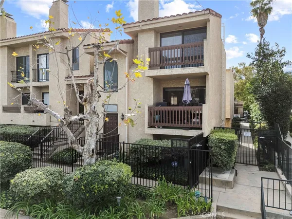 $550,000 | 18958 Sherman Way, Unit 19, Reseda, CA 91335