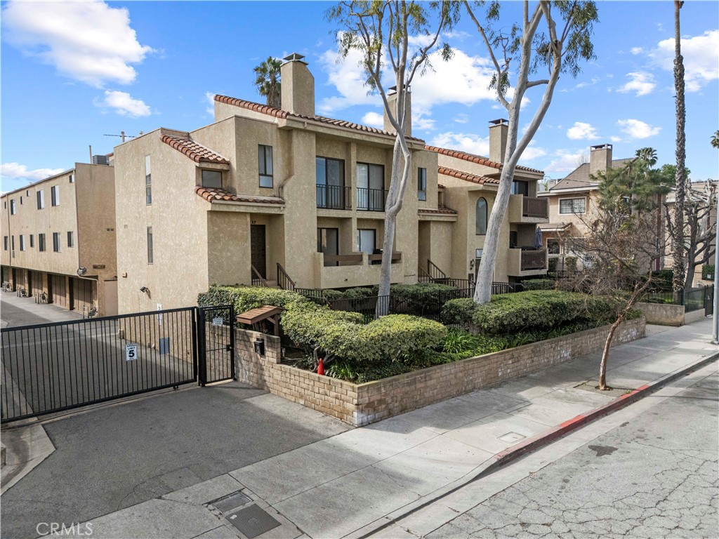 18958 Sherman Way, Unit 19 Reseda, CA 91335 - Photo 3 of 31