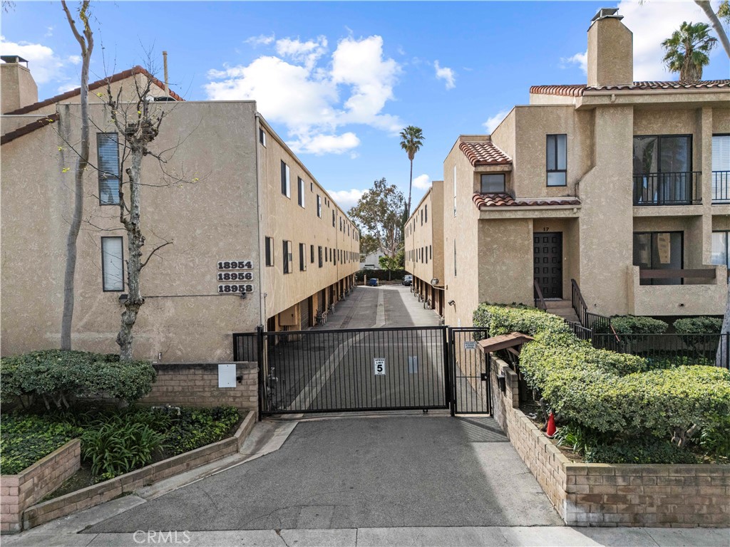 18958 Sherman Way, Unit 19 Reseda, CA 91335 - Photo 4 of 31