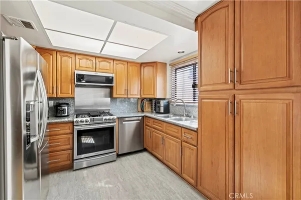 $550,000 | 18958 Sherman Way, Unit 19, Reseda, CA 91335