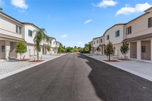 $2,571 | 421 Southwest 1st Street, Unit 1, Florida City, FL 33034