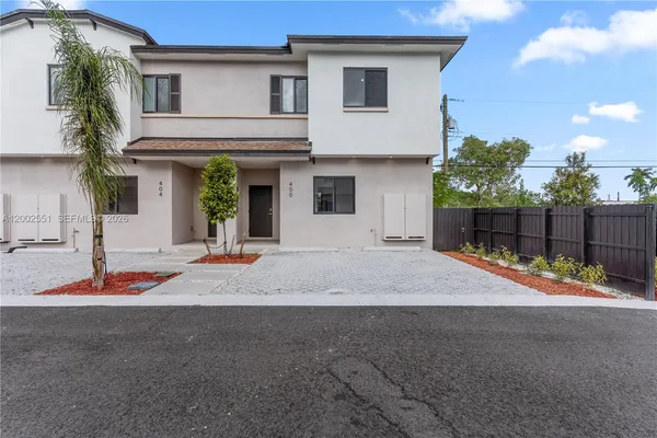 $2,571 | 421 Southwest 1st Street, Unit 1, Florida City, FL 33034
