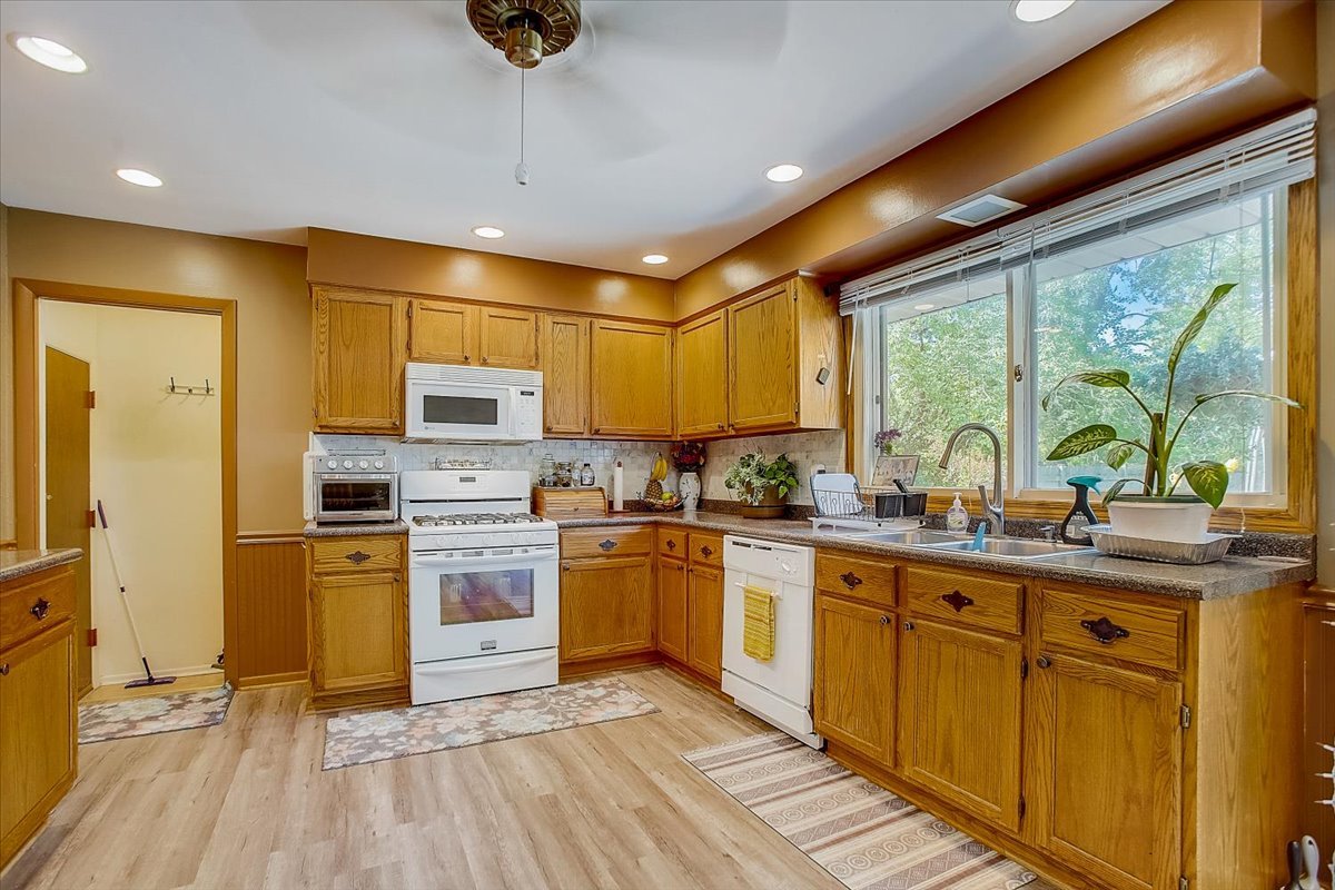 510 Beck Road Lindenhurst, IL 60046 - Photo 6 of 32