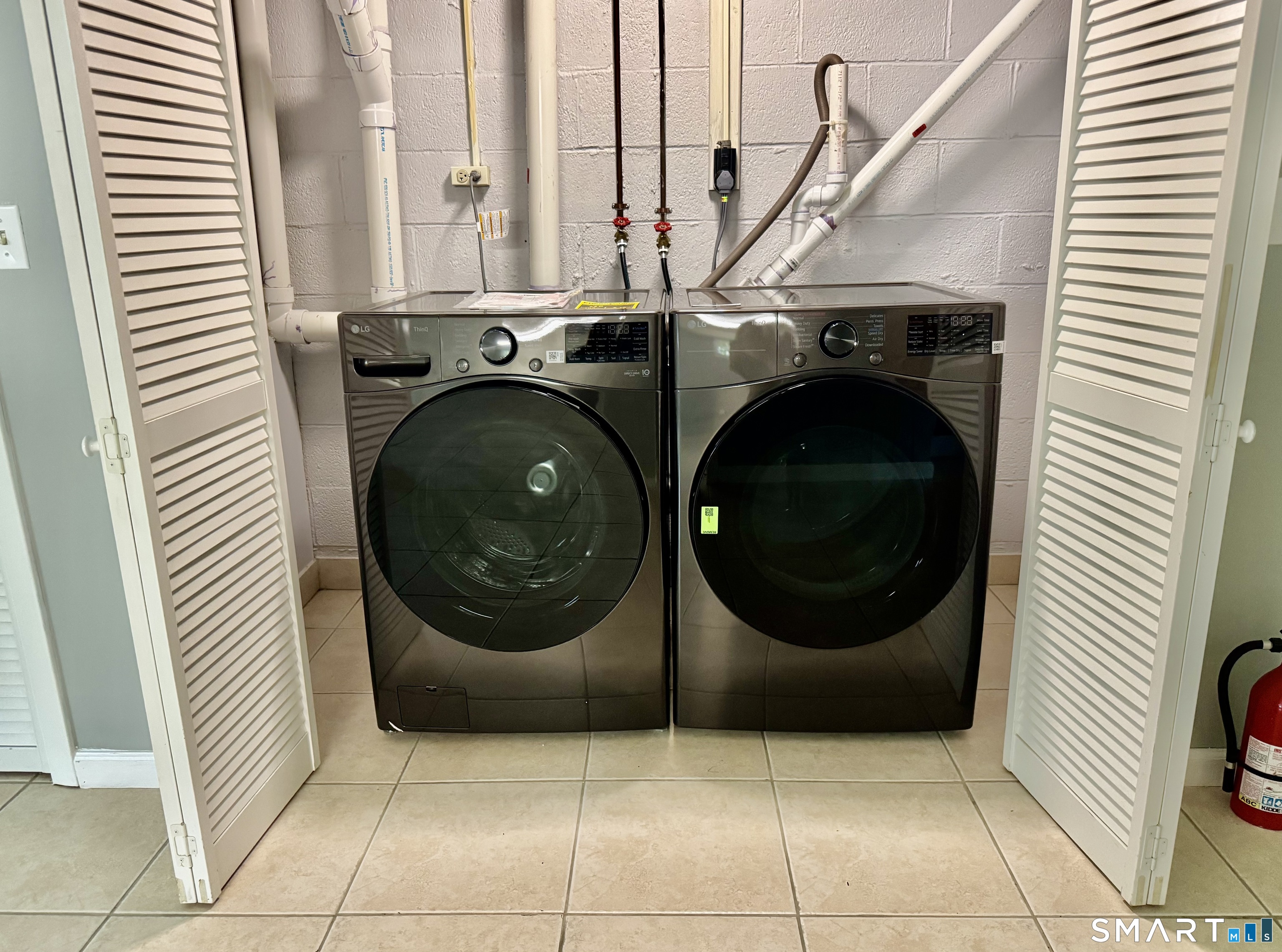 5 Wakerobin Road Norwalk, CT 06851 - Photo 22 of 27 Brand new washer/dryer