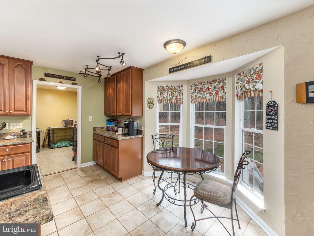 Eat-in Area *See Bonus Room w/ Cabinets