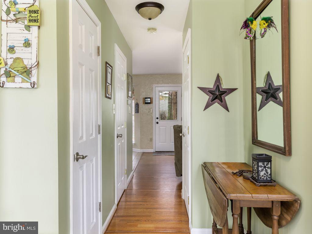 28328 Walnut Ridge Way Rhoadesville, VA 22542 - Photo 8 of 16 Main Level Hallway Bath