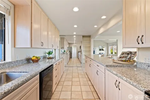 $1,377,500 | 2368 Soundview Drive, Langley, WA 98260