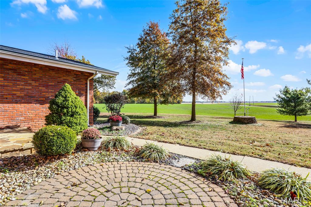 11035 Fruit Road Alhambra, IL 62001 - Photo 4 of 65 Gallery Image 4