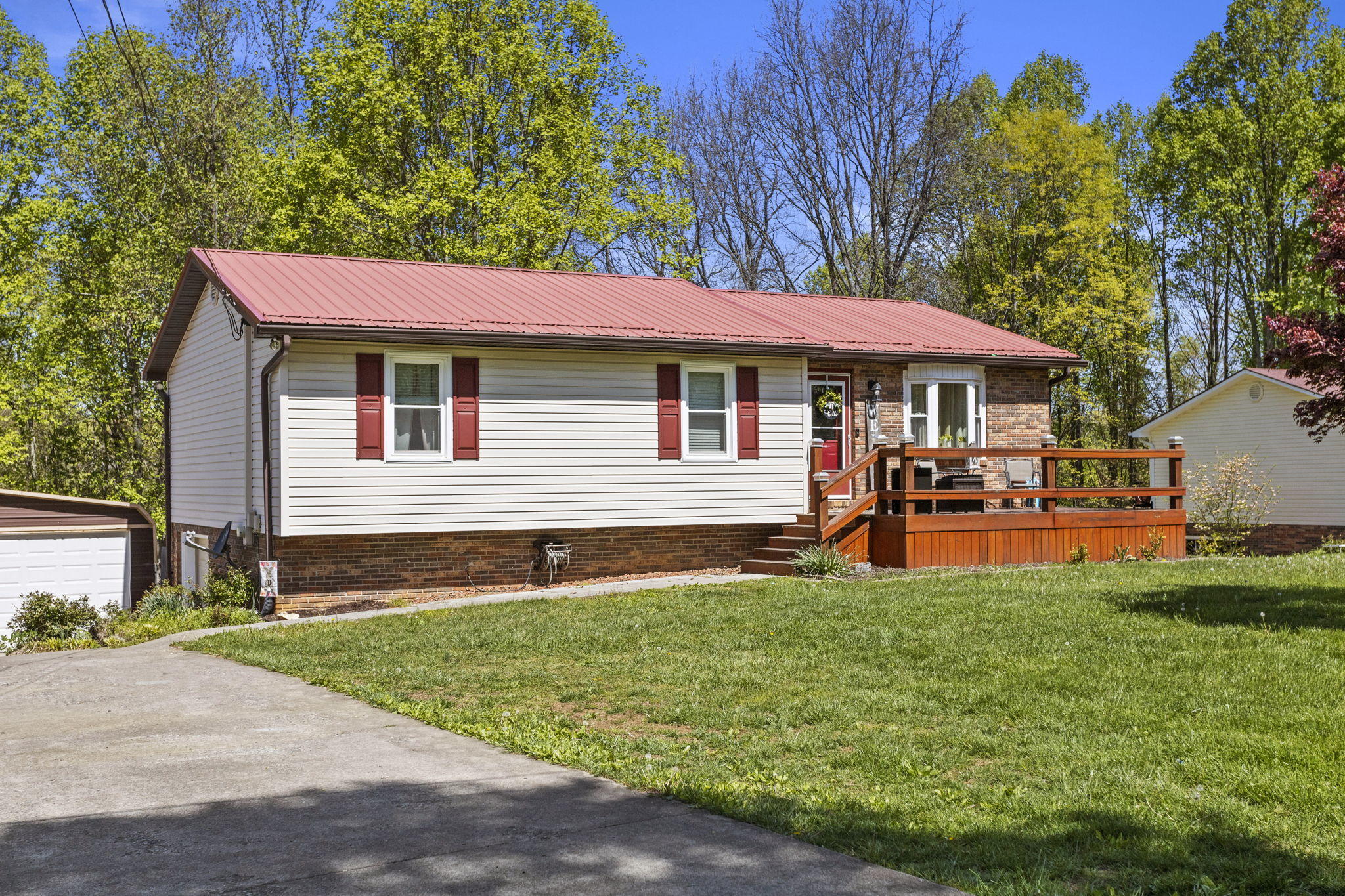 146 Ridge Cir Drive Fall Branch, TN 37656 - Photo 2 of 26 2-web-or-mls-IMG_8674