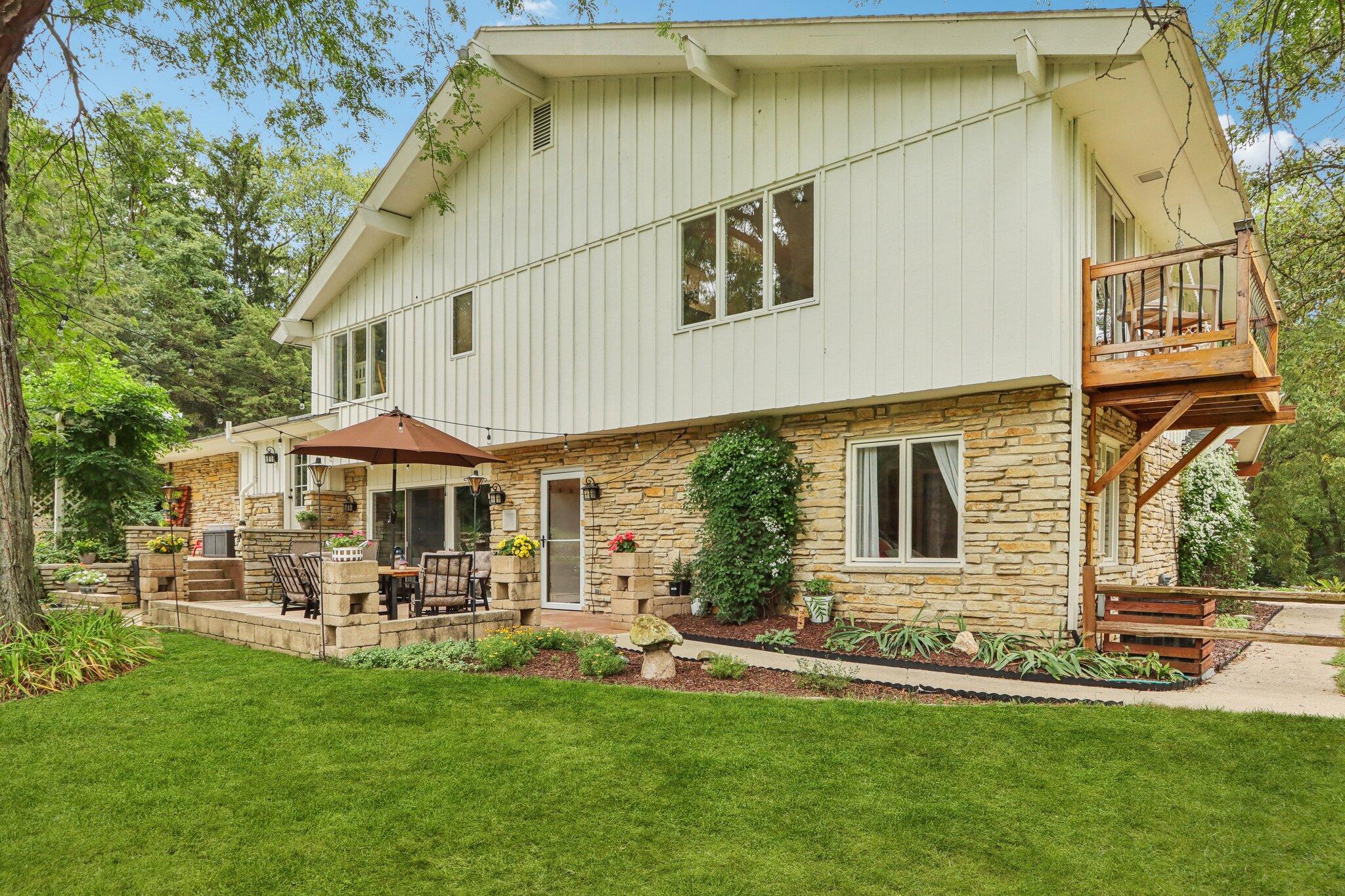 W350S3525 Waterville Road Ottawa, WI 53066 - Photo 5 of 59 rear/side