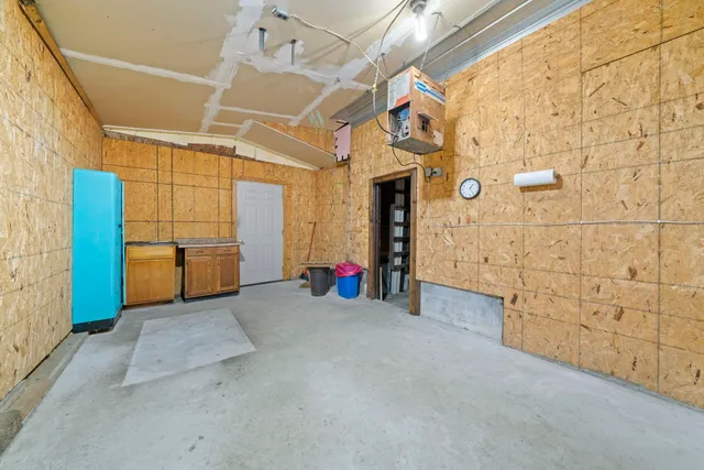 a view of utility room