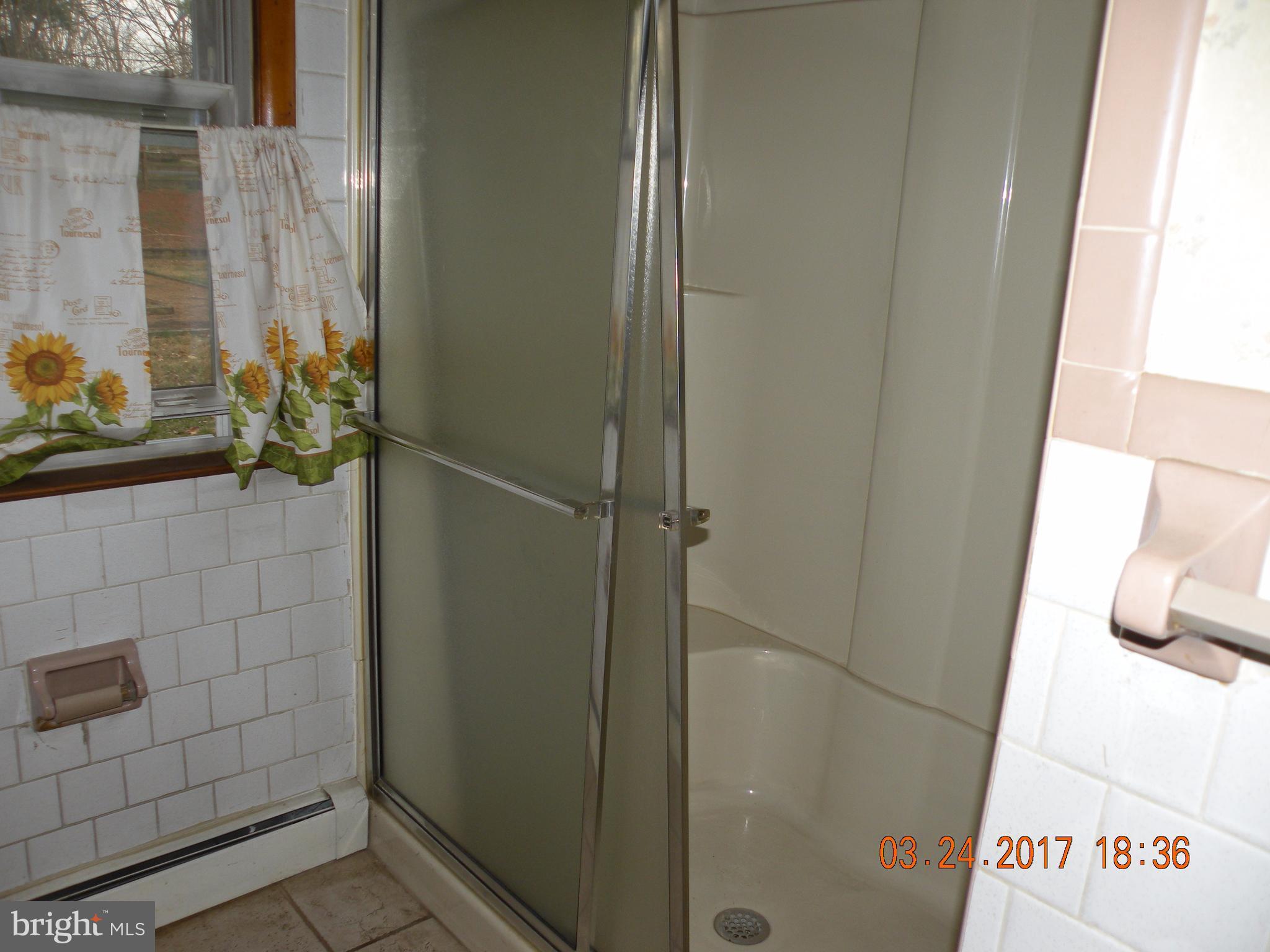 329 North Springdale Road Westminster, MD 21158 - Photo 18 of 27 Bath
