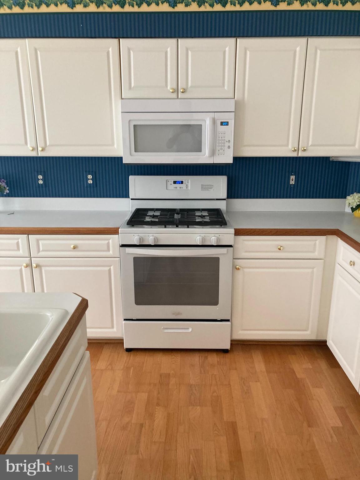 12350 Rosslare Ridge Road, Unit 103 Lutherville-Timonium, MD 21093 - Photo 8 of 24 New Gas Range and Built in Microwave