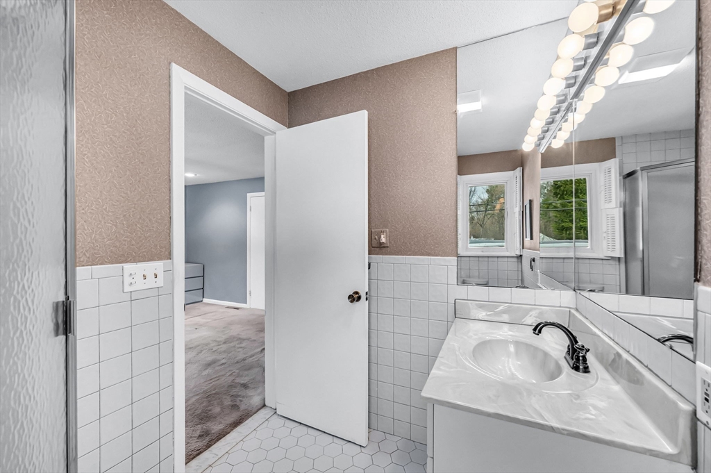 37 Bemis Road Holyoke, MA 01040 - Photo 22 of 41